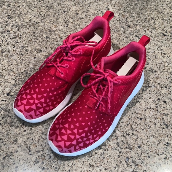 Nike Other - Size 5Y Nike Roshe One GS 'Gym Red'